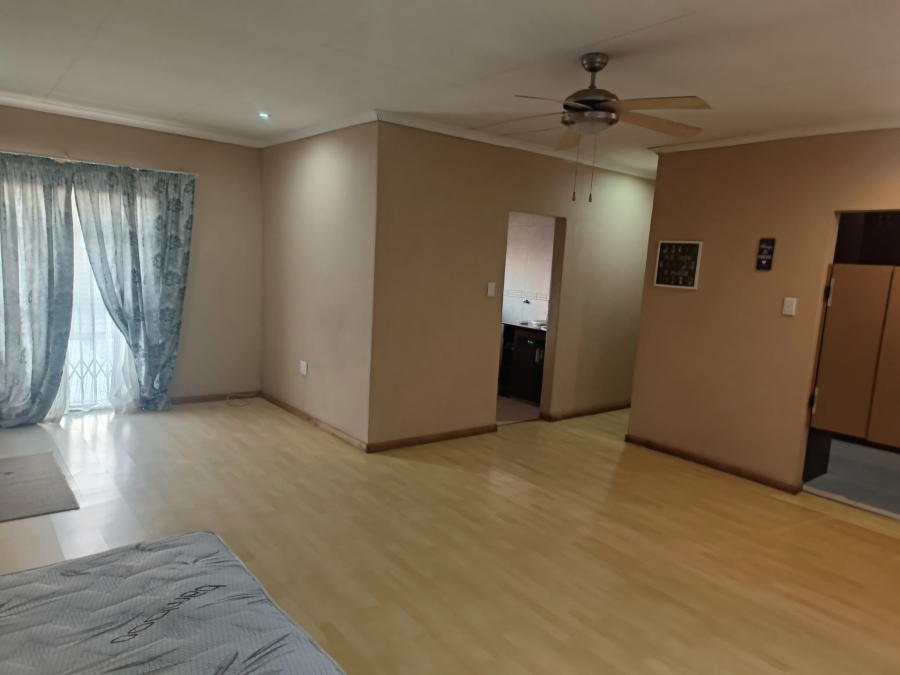 To Let 4 Bedroom Property for Rent in Miederpark North West